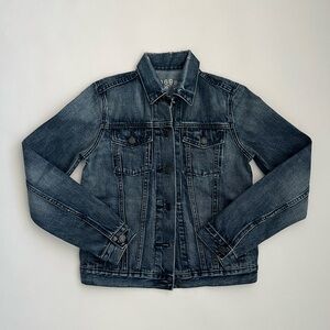 Gap women’s classic fit distressed denim trucker jacket